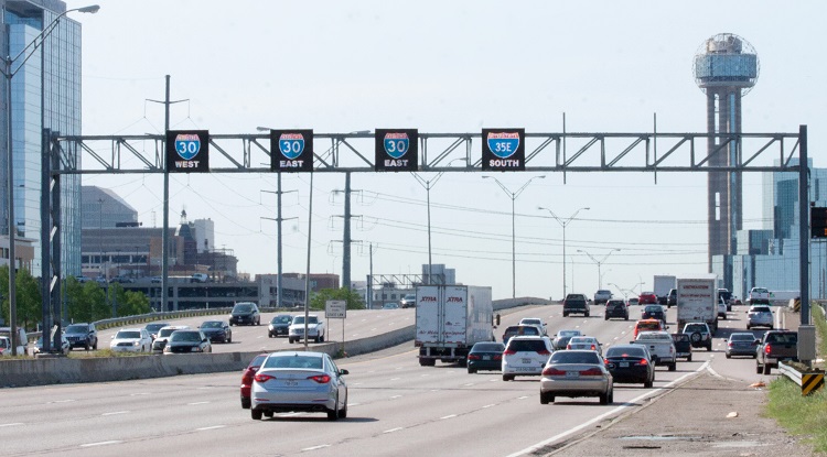 Full color dynamic message signs