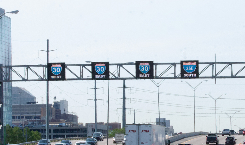 Full color dynamic message signs